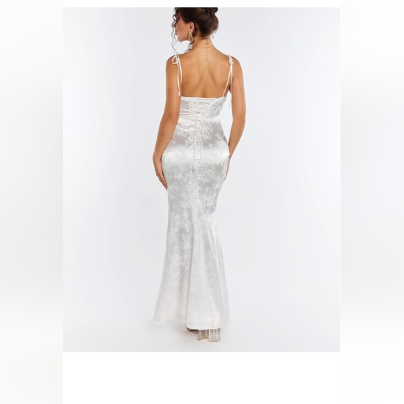 Elegant White Satin Maxi Dress - Picture 4 of 6